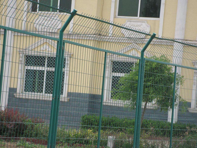 框架護欄網安裝效果圖