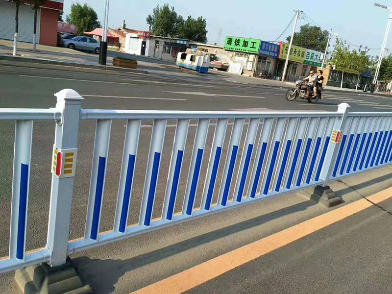 道路隔離護欄規格